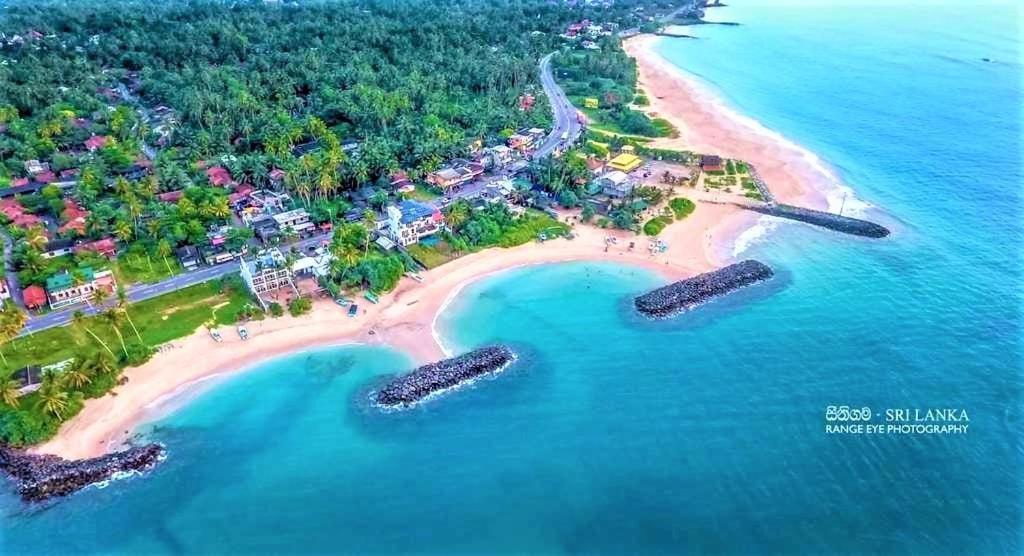 Sea Shell Villa Hikkaduwa 2 Separate Cabanas Ocean Front Villa Екстериор снимка