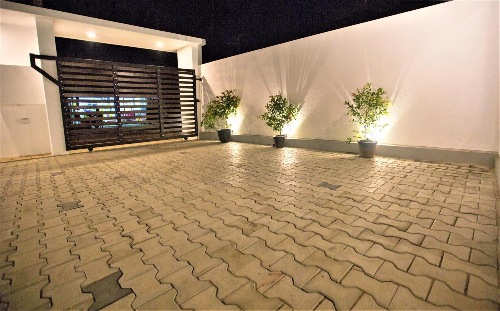 Sea Shell Villa Hikkaduwa 2 Separate Cabanas Ocean Front Villa Екстериор снимка