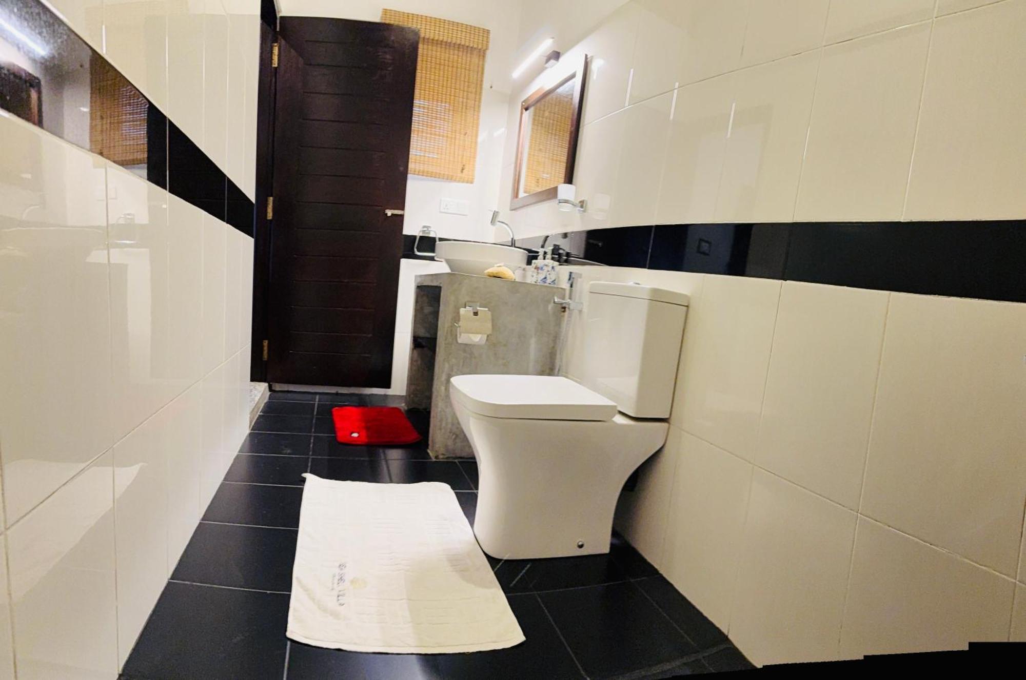 Sea Shell Villa Hikkaduwa 2 Separate Cabanas Ocean Front Villa Екстериор снимка