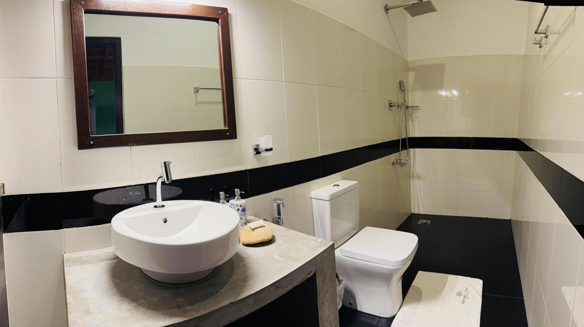 Sea Shell Villa Hikkaduwa 2 Separate Cabanas Ocean Front Villa Екстериор снимка