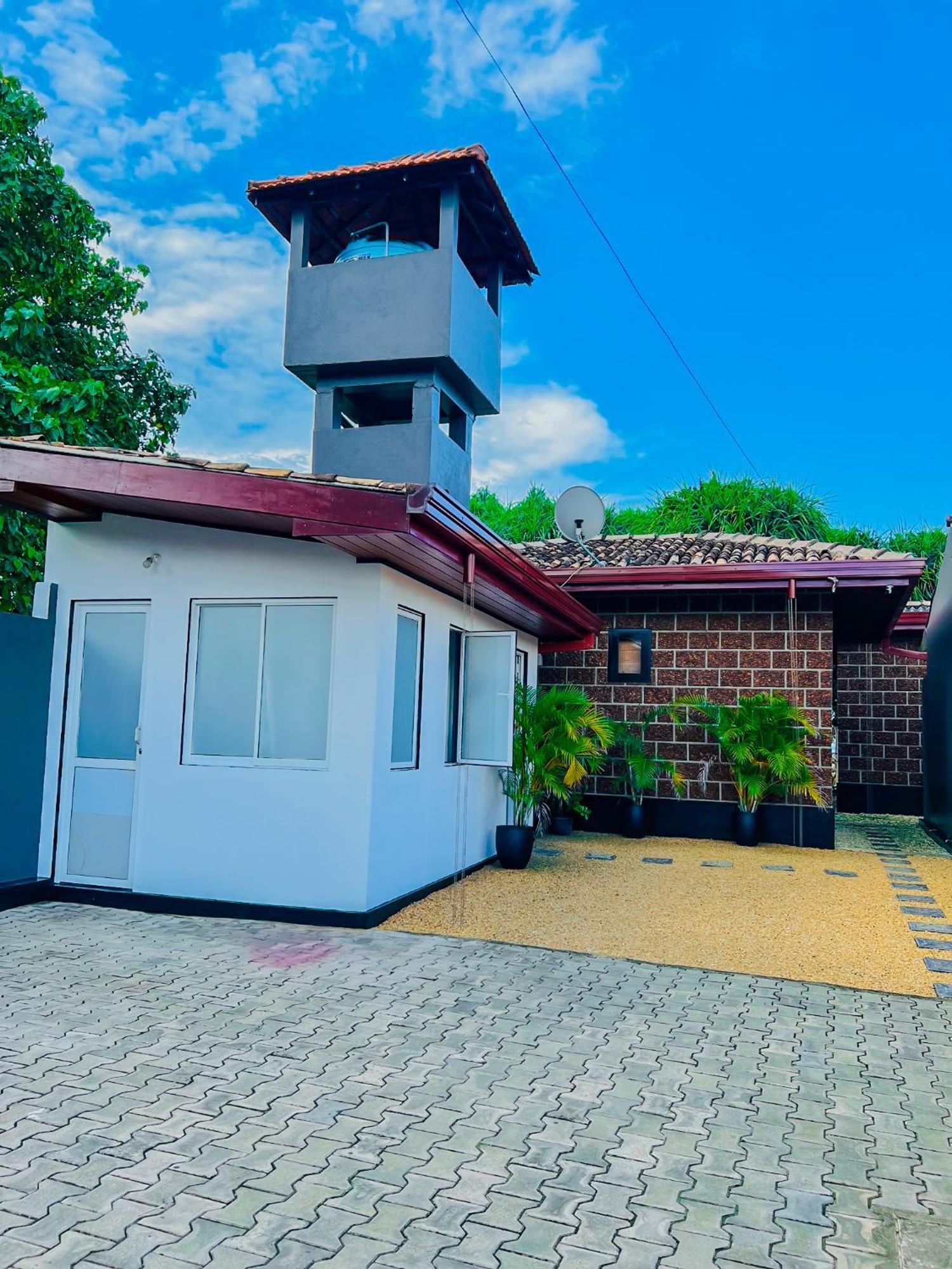 Sea Shell Villa Hikkaduwa 2 Separate Cabanas Ocean Front Villa Екстериор снимка