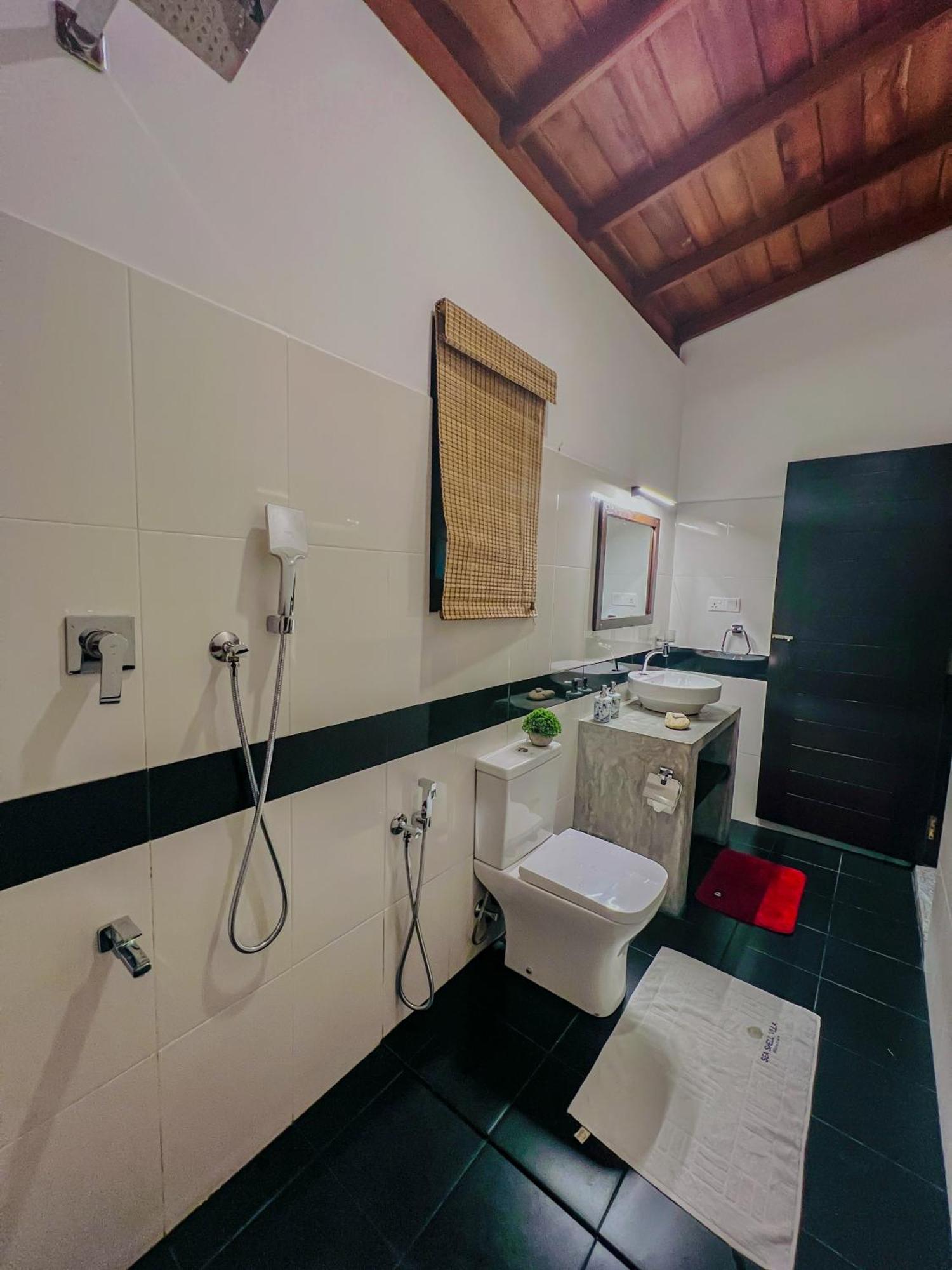 Sea Shell Villa Hikkaduwa 2 Separate Cabanas Ocean Front Villa Екстериор снимка