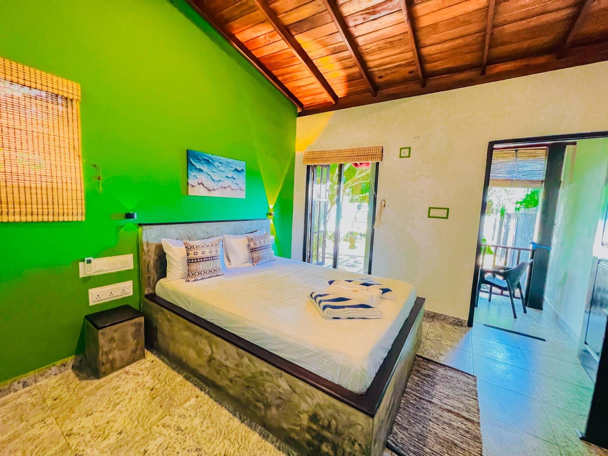 Sea Shell Villa Hikkaduwa 2 Separate Cabanas Ocean Front Villa Екстериор снимка